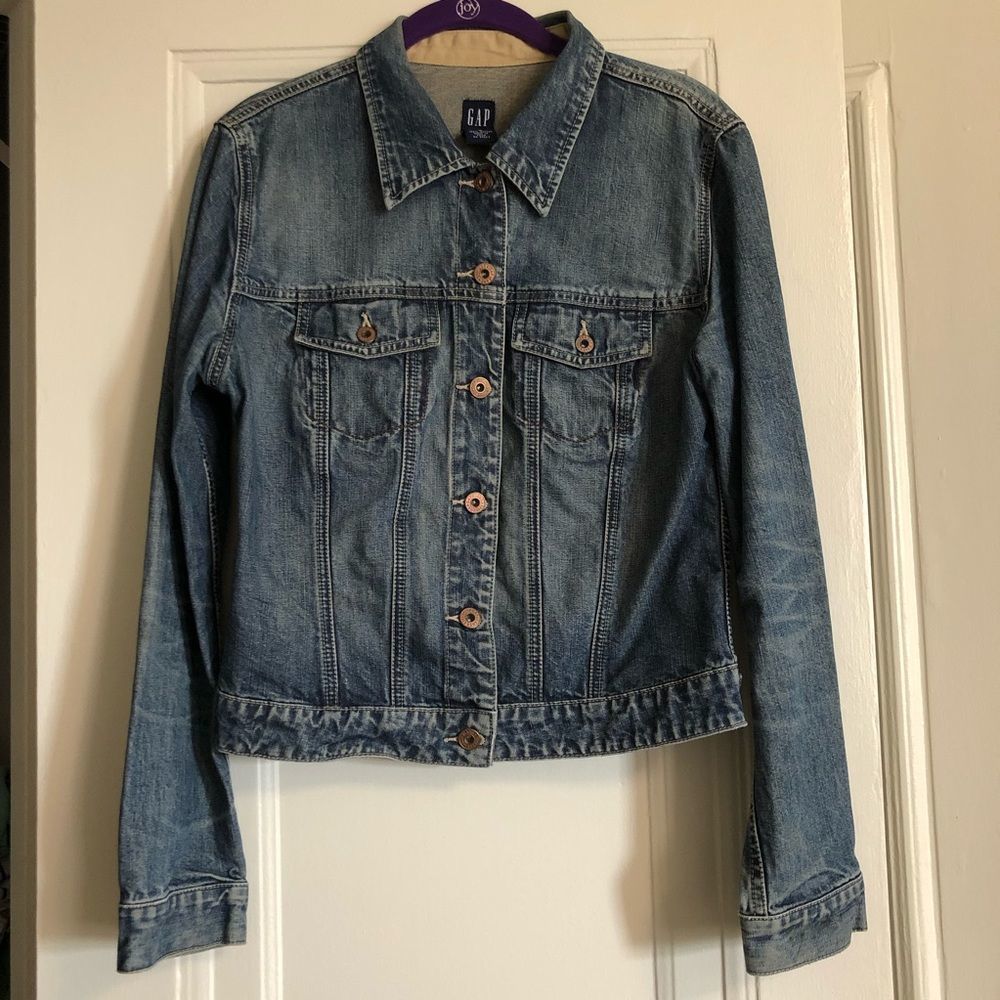 Gap Vintage Jean Jacket, size M, small tear in elbow. Perfectly broken in!